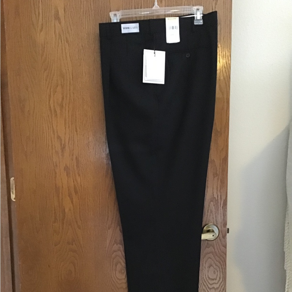 HIGGINS BLACK DRESS PANTS! WAIST IS SIZE 40. NWT